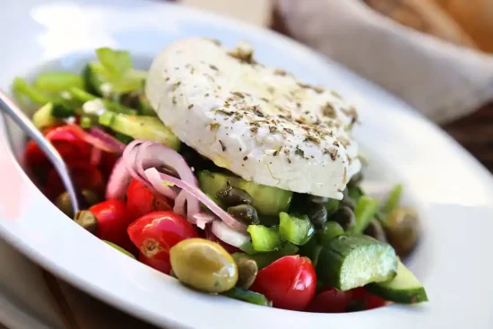 Αυθεντικά μας πιάτα Σαντορίνης για να απολαύσετε